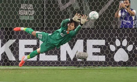 Khoảnh khắc "tuyệt đối điện ảnh" của Cao Văn Bình U23 Việt Nam, đến "người hùng Thường Châu" Bùi Tiến Dũng còn phải khen