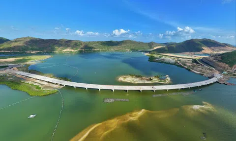 Cận cảnh cầu vượt biển hơn 500 tỷ đồng sắp được khánh thành tại Gia Lai