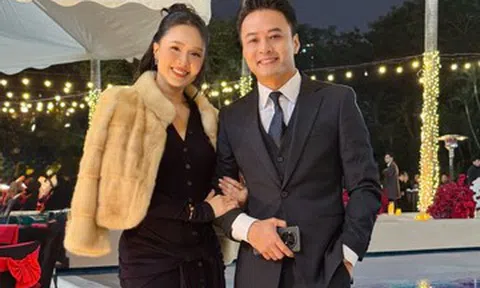 Hồng Diễm khiến fan phát 'sốt' khi đăng ảnh hội ngộ Hồng Đăng