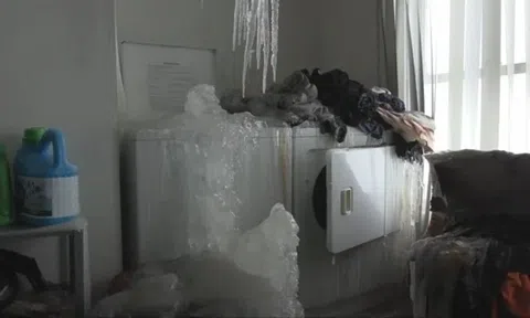 Chủ 'khóc ròng' khi thấy nhà thành 'lâu đài băng' do người thuê tiết kiệm điện