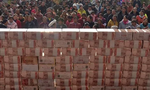 Hợp tác xã thưởng Tết khiến dân mạng "đứng hình": "Xây tường" bằng tiền mặt, bảo vệ canh giữ ngày đêm