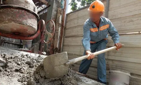 Phát hiện 1 thợ xây SN 1987 có số dư tài khoản tăng 35 tỷ đồng chỉ trong 1 đêm, nhưng 3 tháng sau nằm trong xe cứu thương hối hận