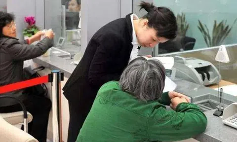 Cụ bà đặt 4 lệnh mua vàng trị giá 3,6 tỷ đồng: Công an phá cửa ngăn chặn giao dịch, thu hồi bưu kiện