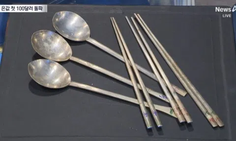 Giá bạc tăng phi mã, nhiều người nô nức đi lục thìa bạc trong bếp bán lấy tiền