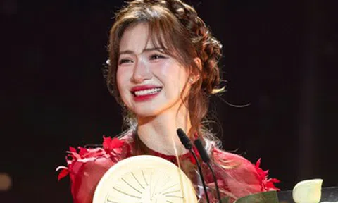 Hòa Minzy bật khóc, nhạc kịch 'Giấc mơ Chí Phèo' thắng giải 'Tinh hoa Việt'