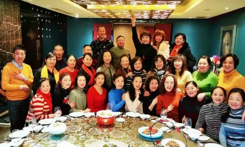 Đi họp lớp sau 25 năm nhưng đến nơi không ai nhận ra, tôi lập tức bỏ về, thề không bao giờ đi họp lớp nữa