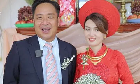 Diễn viên Đình Hiếu 'Cổng mặt trời' tuổi 46 viên mãn bên vợ trẻ kém 8 tuổi