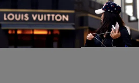 'Ông chủ' Louis Vuitton, Dior báo doanh số vượt kỳ vọng