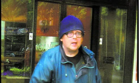 Phát hiện người đàn ông SN 1948 thu gom phế liệu nhưng sở hữu két sắt chứa 124 kg vàng, danh mục cổ phiếu hơn 25 tỷ đồng và 143 triệu đồng trong tài khoản ngân hàng