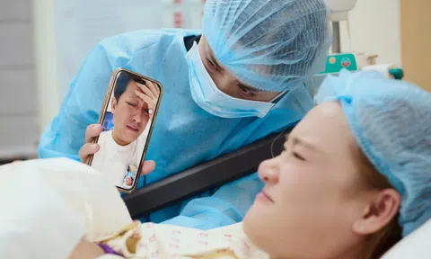 Nhã Phương sinh con thứ ba, Trường Giang bật khóc