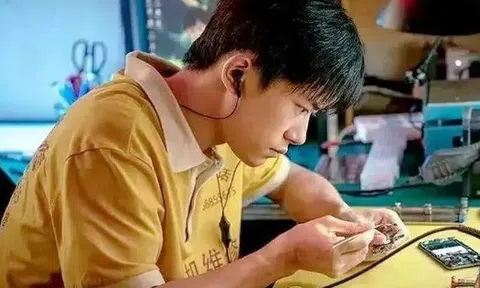 Gửi về nhà 33 triệu/tháng, người con chết lặng phát hiện sự thật về khoản tiền hơn 1,1 tỷ đồng trong suốt 3 năm