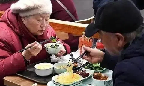 Trứng đứng thứ 5 trong số các loại thực phẩm giàu protein phù hợp nhất cho người cao tuổi, đứng đầu là "món" mà hầu hết mọi người không nghĩ tới