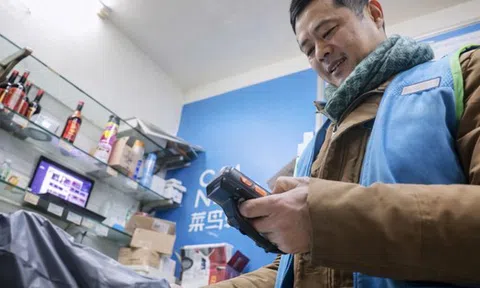 Giảng viên đại học 25 năm kinh nghiệm nghỉ việc đi làm shipper, làm việc cả lúc nửa đêm