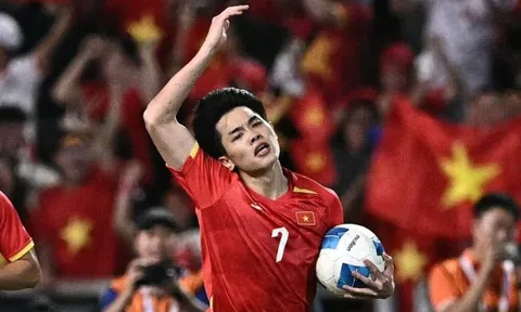 Đình Bắc "lụm" giải châu Á mỏi tay, netizen khen đáng yêu vô đối vì cách bày tỏ cảm xúc đậm dấu ấn "Bắc Còi"