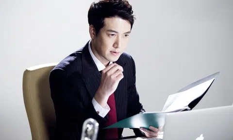 Nhìn số tiền thưởng Tết của chồng quá lớn, tôi mừng rớt nước mắt nhưng sếp anh bảo đó là nhờ tôi vì lý do không tin nổi