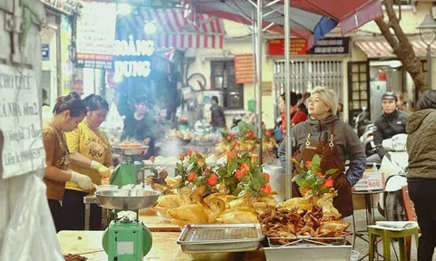 Rằm tháng Chạp: Chợ Hàng Bè vắng dần, "chợ nhà giàu" này bất ngờ lên ngôi