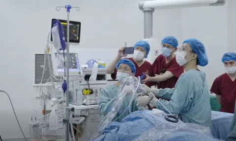 Ca bệnh hiếm: Người đàn ông 50 tuổi mắc cùng lúc 3 loại ung thư, bác sĩ tiến hành phẫu thuật liên tục 13 tiếng