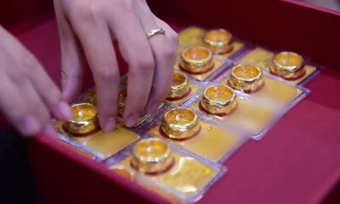 Người phụ nữ SN 1978 bỏ 2,5 tỷ đồng mua 2kg vàng, 12 năm sau đến ngày lập đỉnh đem đi bán thì được báo: “Chị không nên làm vậy”