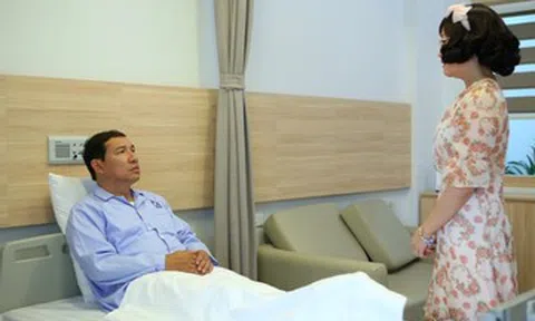 Vân Dung gặp Quang Thắng vồ vập hỏi: 'Sao gầy nhanh thế, có bệnh gì không?'