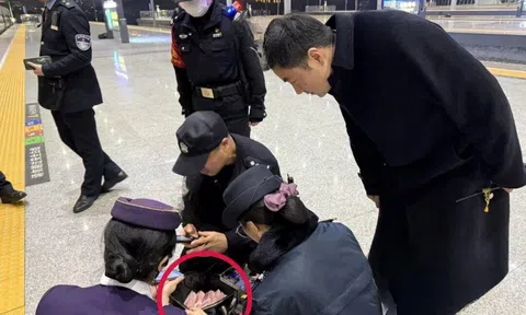 Phát hiện vali chứa 18 cọc tiền mặt gần 700 triệu đồng bị bỏ quên trên tàu