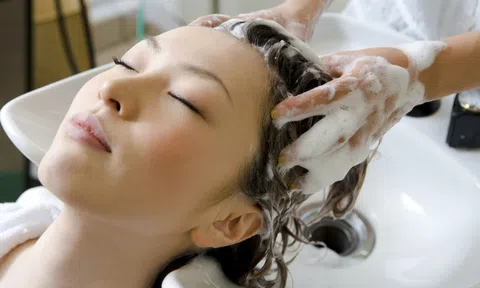 Vì sao dịch vụ gội đầu Việt Nam gây sốt mạng Trung Quốc, thành đặc sản du lịch?