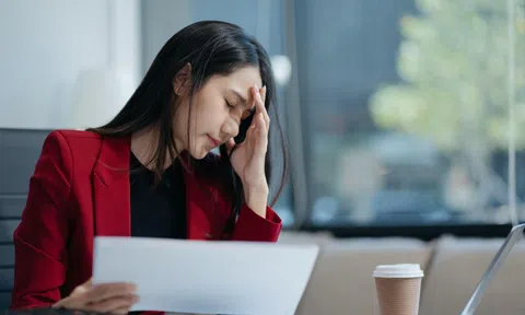 Ngủ đủ giấc vẫn lờ đờ cuối ngày: liệu dân văn phòng có đang bỏ quên đôi mắt?