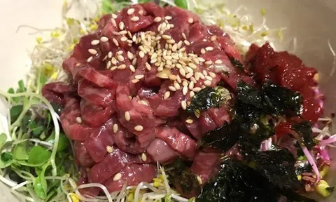 Ngày càng nhiều chị em còn trẻ đã mắc ung thư cổ tử cung, bác sĩ khuyên: 4 món này ngon đấy nhưng ăn ít lại!