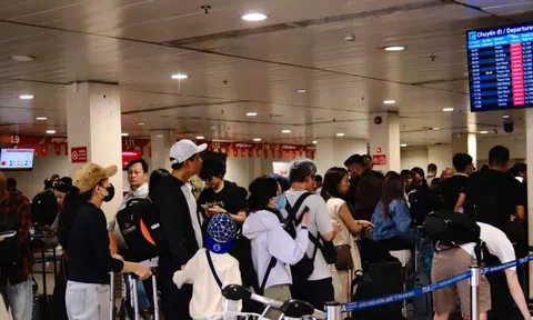 Sân bay Tân Sơn Nhất đón lượng khách kỷ lục dịp Tết