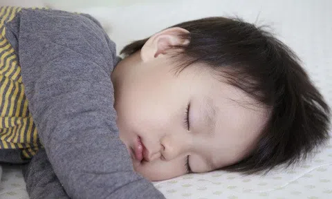 Cha mẹ phải tránh làm 3 việc này trước giờ con đi ngủ, nếu không, con càng ngày càng KÉM THÔNG MINH!