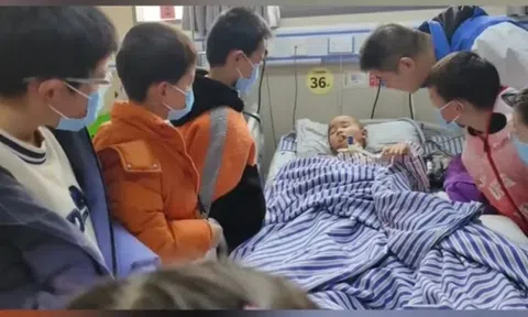 Cậu bé 8 tuổi tỉnh lại sau 55 ngày hôn mê nhờ tiếng gọi của bạn học