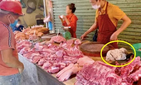 Tại sao người bán thường dùng giẻ lau thịt lợn? Biết được bí mật này tôi đã không bao giờ mua thịt lợn một cách mù quáng nữa!