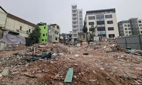 Sau di dời dân cư, khu vực ven Hồ Gươm bắt đầu thi công quảng trường