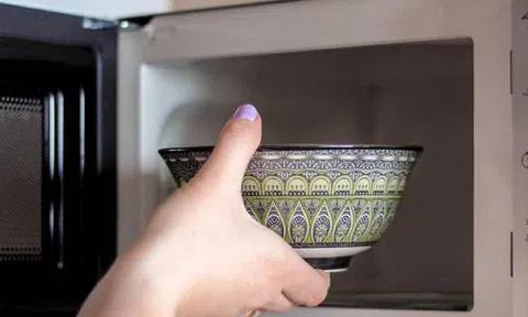 Đừng dùng màng bọc thực phẩm để bảo quản thức ăn thừa! Các chuyên gia Nhật Bản tiết lộ phương pháp khá bất ngờ