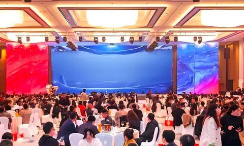 Từ chối diễn văn nghệ tiệc tất niên, người đàn ông bị công ty sa thải và khởi kiện: Tòa án phán quyết “Một bên phải đền 670 triệu đồng”