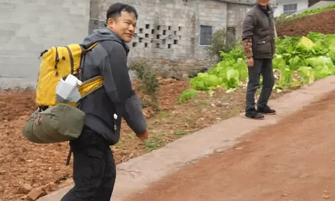 Chàng trai 9x đi bộ 1.400 km về quê đón Tết: 'Chân không còn là của mình' và cái kết làm cha già nức nở