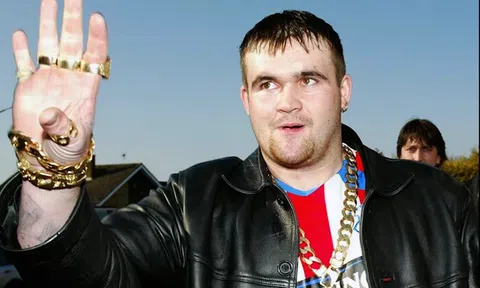 Chuỗi ngày tăm tối của anh công nhân vệ sinh sau khi trúng số độc đắc