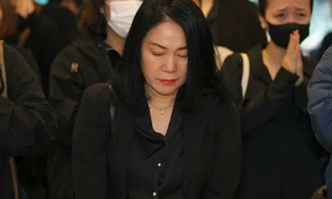 Nhà báo Tạ Bích Loan, MC Minh Hằng lặng đi trong đám tang của quay phim Quí Tùng VTV