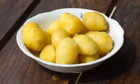 Tôi đã giảm từ 100kg xuống còn 88kg chỉ nhờ ăn 1 loại củ khi bụng đói vào bữa sáng: Không phải khoai lang!