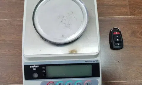 Khách mang 28,29g vàng đi bán, thấy chủ tiệm vàng cân lại chỉ được 22,44g liền báo cảnh sát, vạch trần hành vi trục lợi 127 triệu đồng