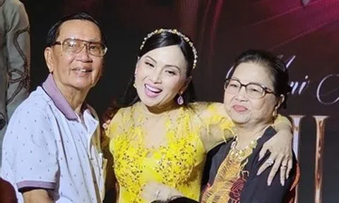 Hành trình vất vả từ Mỹ về Việt Nam đón Tết của 'ca sĩ tỷ phú' Hà Phương