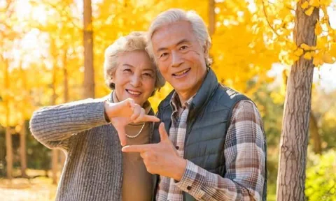 Vợ chồng cùng nghỉ hưu, nhưng tôi chọn nghỉ ngơi tận hưởng cuộc sống, vợ tiếp tục đi làm thêm để lo cho tương lai