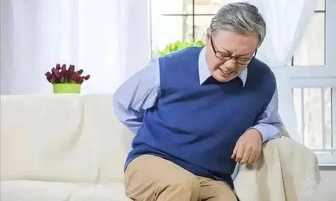 Các bác sĩ khuyên rằng những người trên 68 tuổi nên ở nhà xem tivi thay vì ra ngoài làm 5 việc này