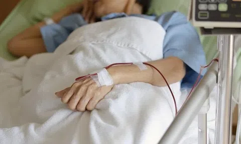 Người đàn ông nguy kịch vì ăn thức ăn thừa, bác sĩ cảnh báo: 6 loại thực phẩm để lâu dễ gây ngộ độc, đắt mấy cũng nên bỏ đi