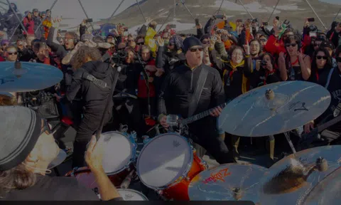 Kỷ lục khó bị phá vỡ: Ban nhạc biểu diễn ở 7 châu lục chỉ trong 1 năm