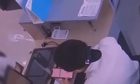 Nữ nhân viên chuyển nhầm 2,6 tỷ đồng từ tài khoản công ty, người nhận đồng ý trả lại nhưng vẫn bị triệu tập lên đồn công an