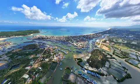 Cận cảnh cảng cá lớn nhất Gia Lai cần nạo vét khẩn cấp sau cơn lũ lịch sử