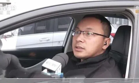 Khách đi taxi hết 37k nhưng chuyển khoản hơn 552 triệu đồng, tài xế muốn trả lại thì bị từ chối liền báo cảnh sát