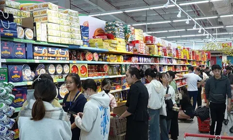 Mùng 4 Tết Bính Ngọ 2026: Thị trường hàng hóa 'vào guồng' trở lại