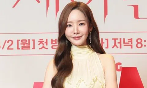 'Thư ký Kim' Park Min Young nhịn ăn, ngày uống 3 lít nước