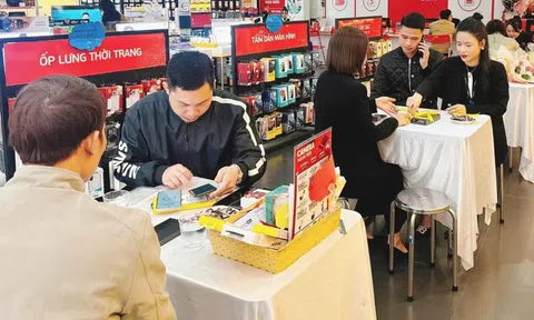 TPHCM tăng tốc chuyển đổi số: Phổ cập smartphone, thử nghiệm trợ lý AI ở cấp xã